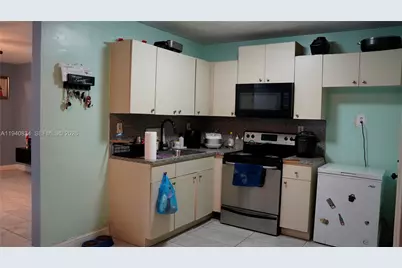 1021 NW 23rd Rd, Fort Lauderdale, FL 33311 - Photo 5