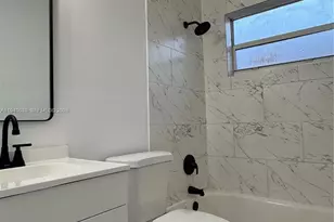 212 NE 41st St, Oakland Park, FL 33334 - Photo 3