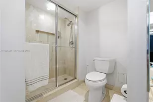 1000 W Island Blvd, Aventura, FL 33160 - Photo 17