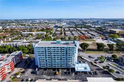 1825 W 44th Pl #1205, Hialeah, FL 33012 - Photo 27