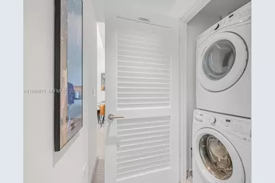 68 SE 6th St #1710, Miami, FL 33131 - Photo 25