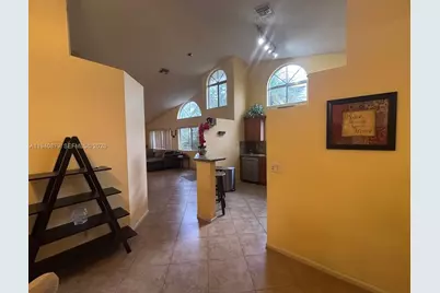 7390 S Pinewalk Dr S, Margate, FL 33063 - Photo 5