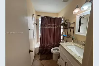 7390 S Pinewalk Dr S, Margate, FL 33063 - Photo 33