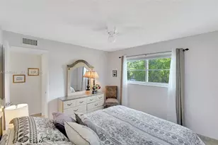 415 NE 2nd St, Hallandale Beach, FL 33009 - Photo 27