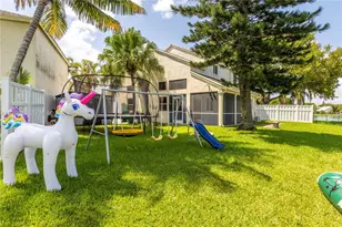 10931 SW 10th Pl, Davie, FL 33324 - Photo 11