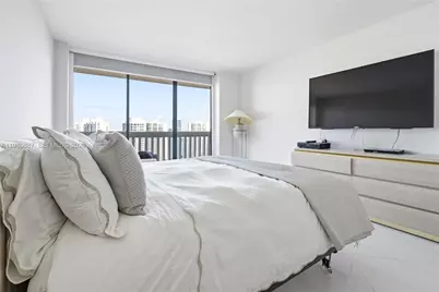 1000 W Island Blvd #2806, Aventura, FL 33160 - Photo 15