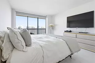 1000 W Island Blvd, Aventura, FL 33160 - Photo 15