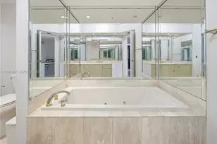 1000 W Island Blvd, Aventura, FL 33160 - Photo 17