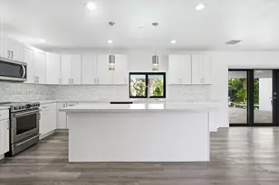 8495 SW 141st St, Palmetto Bay, FL 33158 - Photo 7