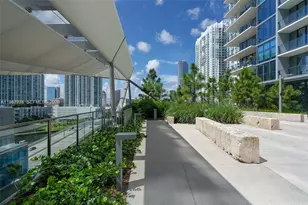 68 SE 6th St, Miami, FL 33131 - Photo 17