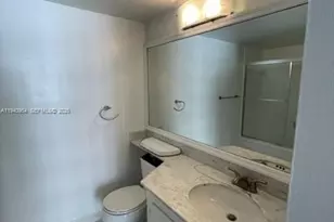 600 NE 36th St, Miami, FL 33137 - Photo 11