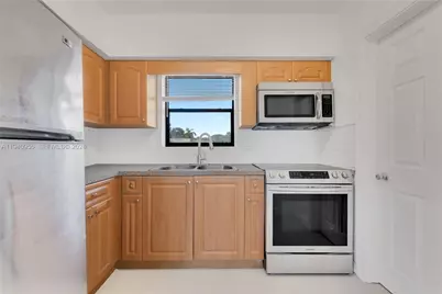 [Address not provided], Hallandale Beach, FL 33009 - Photo 11