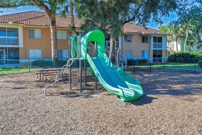 801 NW 91st Ter #801, Plantation, FL 33324 - Photo 9