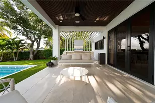 2560 NE 199th St, Miami, FL 33180 - Photo 57