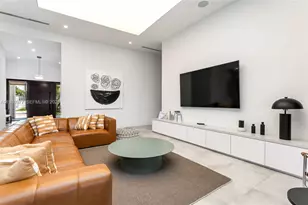 2560 NE 199th St, Miami, FL 33180 - Photo 9