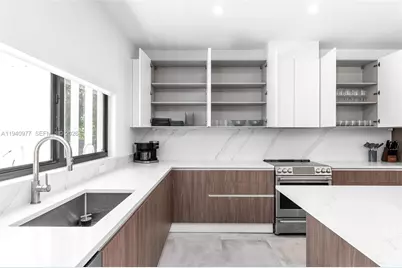 2560 NE 199th St, Miami, FL 33180 - Photo 19