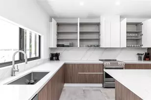 2560 NE 199th St, Miami, FL 33180 - Photo 19