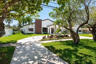 2560 NE 199th St, Miami, FL 33180 - Photo 51