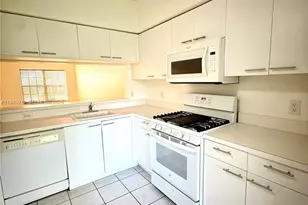 7886 Dixie Beach Cir, Tamarac, FL 33321 - Photo 5