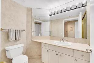 2000 Island Blvd, Aventura, FL 33160 - Photo 21