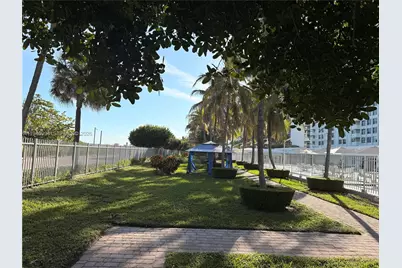 2899 Collins Ave #723, Miami Beach, FL 33140 - Photo 25