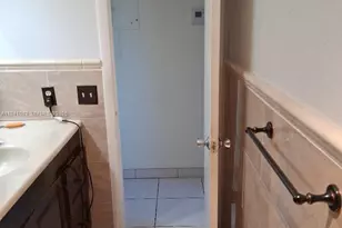 1400 St Charles Pl, Pembroke Pines, FL 33026 - Photo 23