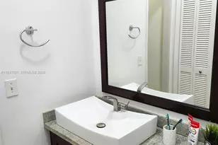 9195 Fontainebleau Blvd, Miami, FL 33172 - Photo 9