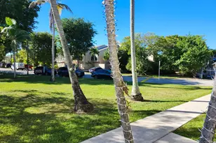 9195 Fontainebleau Blvd, Miami, FL 33172 - Photo 15