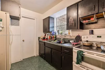 827 NW 73rd St, Miami, FL 33150 - Photo 9