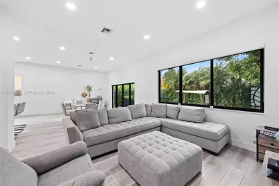 918 NE 36th Ave, Homestead, FL 33033 - Photo 1
