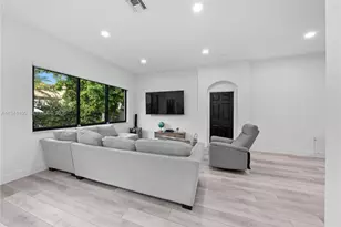 918 NE 36th Ave, Homestead, FL 33033 - Photo 13