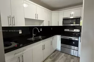 10000 NW 80th Ct, Hialeah Gardens, FL 33016 - Photo 13