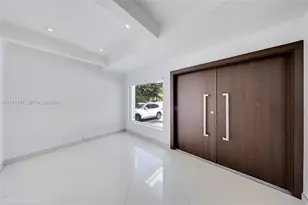 850 N Venetian Dr, Miami, FL 33139 - Photo 15