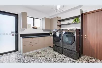 19600 NE 26th Ave, Miami, FL 33180 - Photo 29