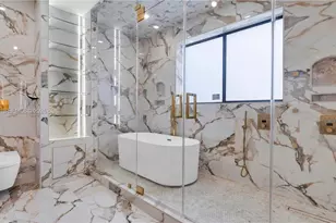 19600 NE 26th Ave, Miami, FL 33180 - Photo 11