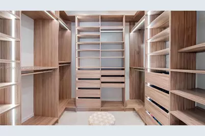 19600 NE 26th Ave, Miami, FL 33180 - Photo 23