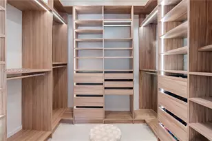 19600 NE 26th Ave, Miami, FL 33180 - Photo 23