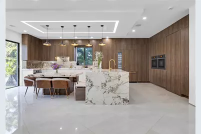 19600 NE 26th Ave, Miami, FL 33180 - Photo 5