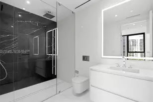 300 Biscayne Blvd Way, Miami, FL 33131 - Photo 9