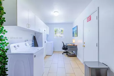 312 N Luna Ct, Hollywood, FL 33021 - Photo 37