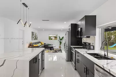 10361 SW 119th St, Miami, FL 33176 - Photo 9