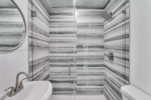 211 SE 9th St, Hallandale Beach, FL 33009 - Photo 15