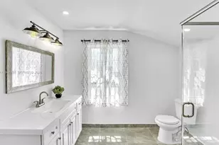 211 SE 9th St, Hallandale Beach, FL 33009 - Photo 11