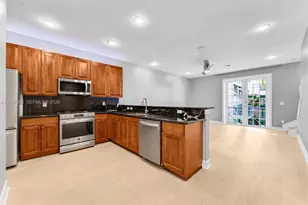 2249 NE 9th Ave, Wilton Manors, FL 33305 - Photo 3