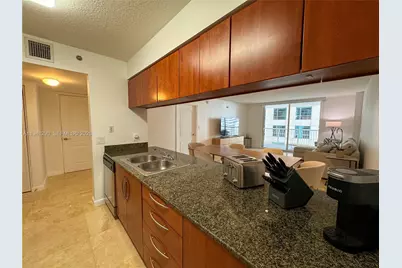 1200 Brickell Bay Dr #1708, Miami, FL 33131 - Photo 5
