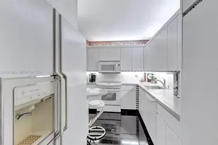 5005 Collins Ave, Miami Beach, FL 33140 - Photo 19