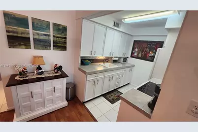 2112 Newport U #2112, Deerfield Beach, FL 33442 - Photo 9