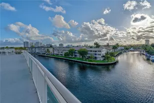 437 Golden Isles Dr, Hallandale Beach, FL 33009 - Photo 23