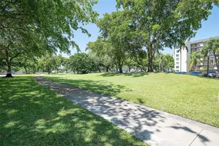 3150 W Rolling Hills Cir, Davie, FL 33328 - Photo 17