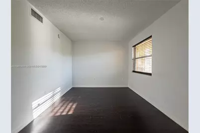 761 N Pine Island Rd #203, Plantation, FL 33324 - Photo 5